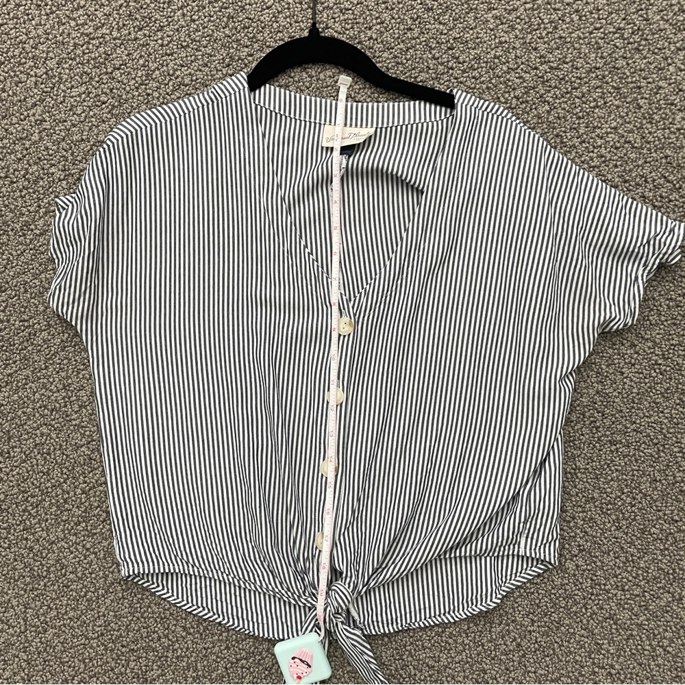 Universal thread stripe button front v neck tie knot shirt - Picture 6 of 7